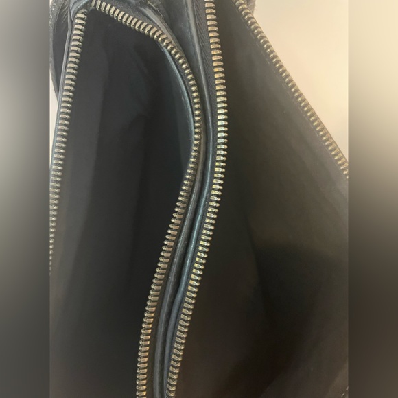 Velvet by Graham and Spencer Evelyn Black Crossbody Leather Bag - Picture 4 of 5